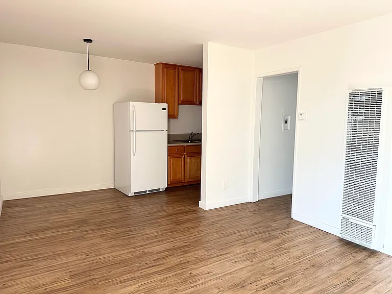 936 Wilcox Ave #10 — Photo 1