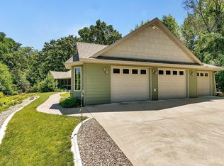 136 Rolling Oaks Ln, Darwin, MN 55324