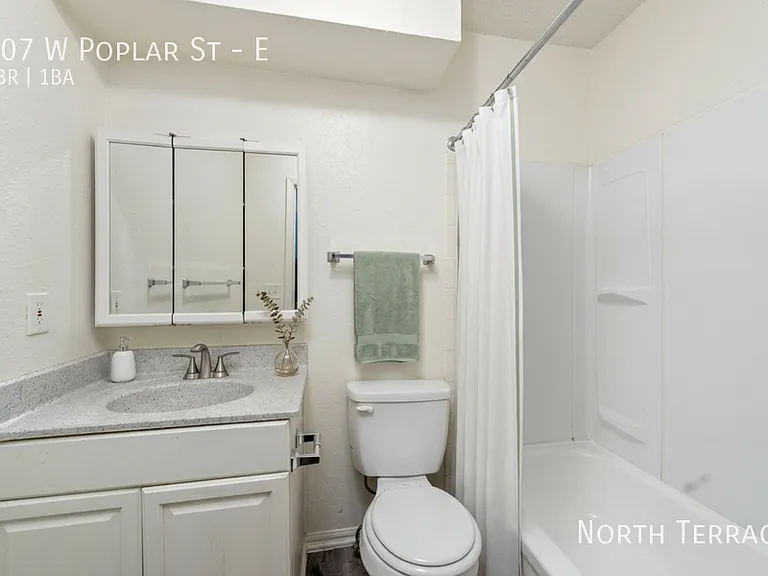 Poplar Place — Photo 8