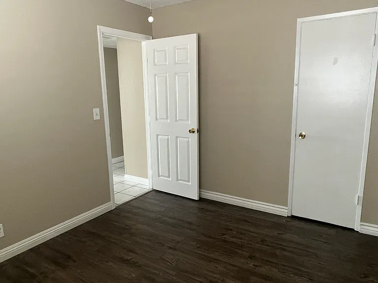 6962 Belgrave Ave — Photo 2