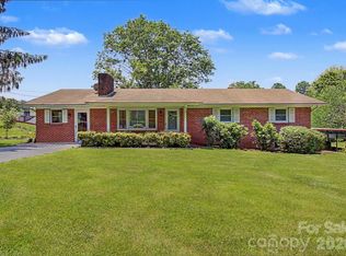 12 Webster St, Weaverville, NC 28787