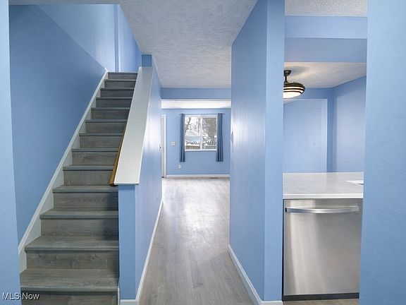 4th image of 685 W Jackson St