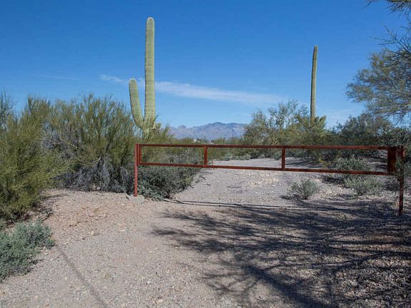 2nd image of 2502 N Camino De Oeste