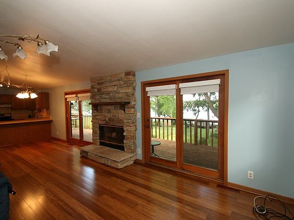 2nd image of 228 Candlewick Dr SE
