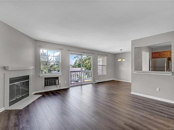 4th image of 27 Lexington Hl Unit 4