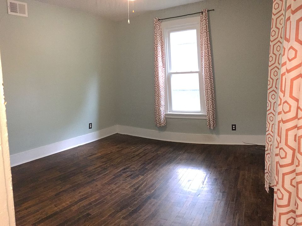 Living room - 11' x 12'