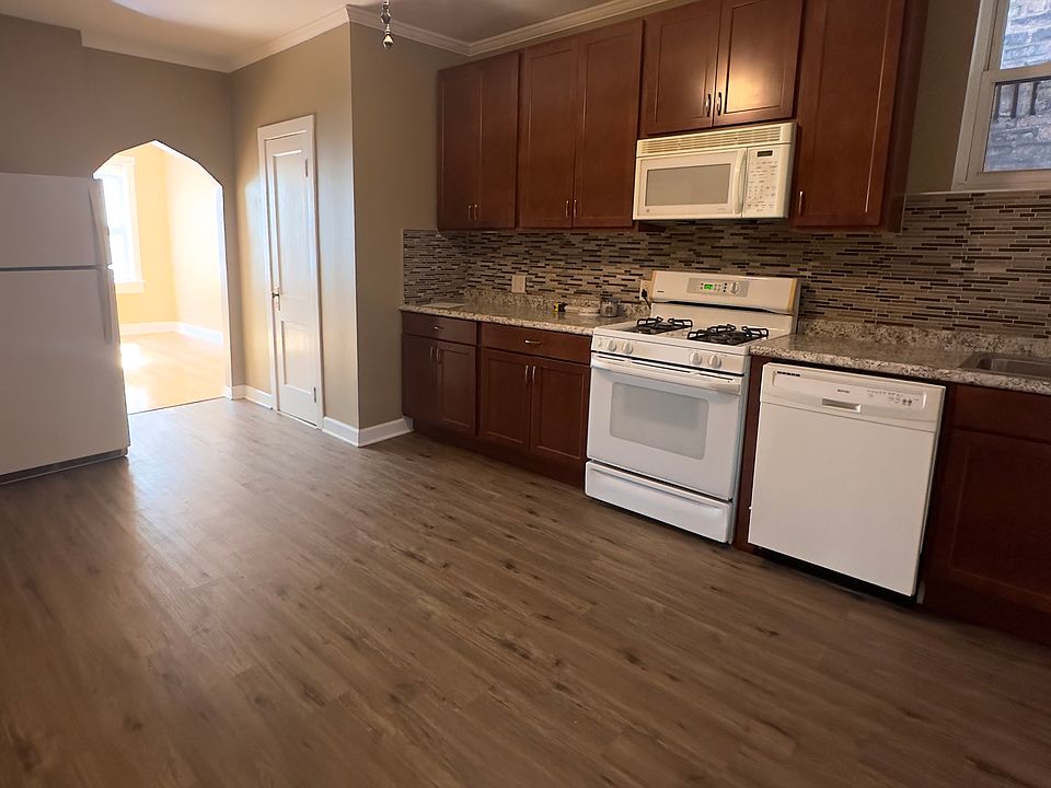 2nd image of 2932 N Gresham Ave #1