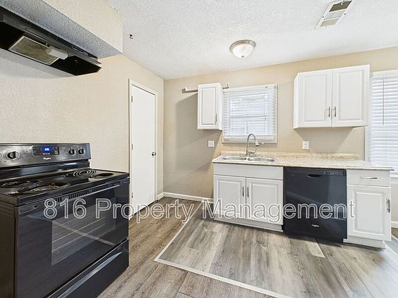 4th image of 4241 Paseo Blvd #B