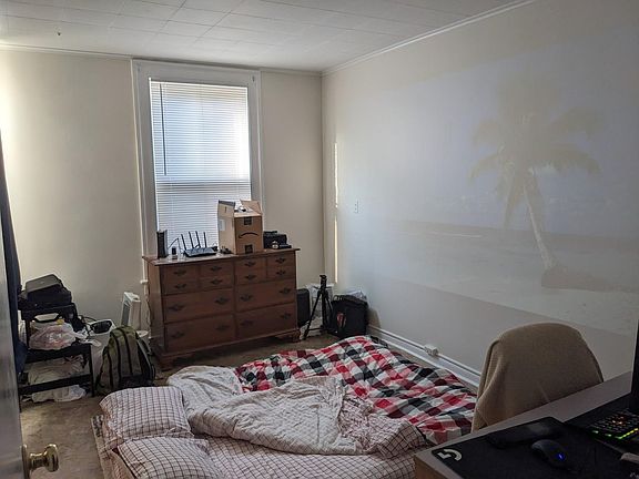 5th image of 222 N Albany St APT 4
