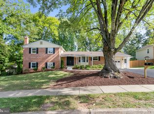 8810 Side Saddle Rd, Springfield, VA 22152