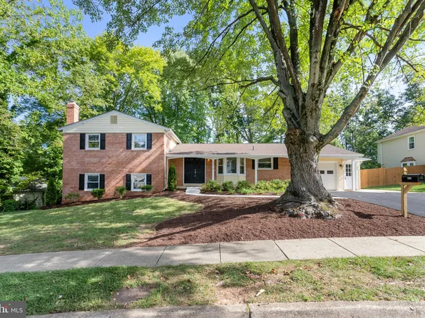 8810 Side Saddle Rd, Springfield, VA 22152