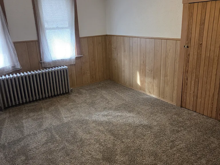 1 large bedroom