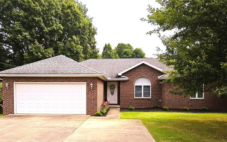 1st image of 527 Valley Manor Ln