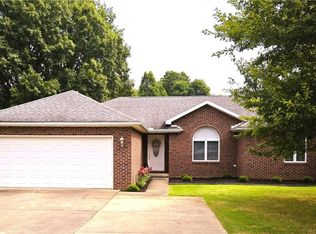 527 Valley Manor Ln, Williamstown, WV 26187