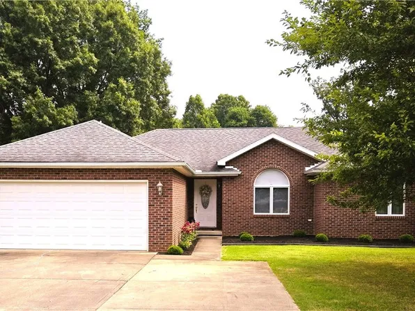 527 Valley Manor Ln, Williamstown, WV 26187