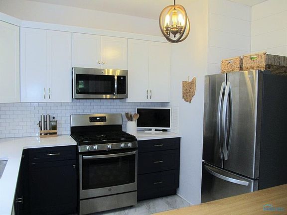 5th image of 2239 Densmore Dr