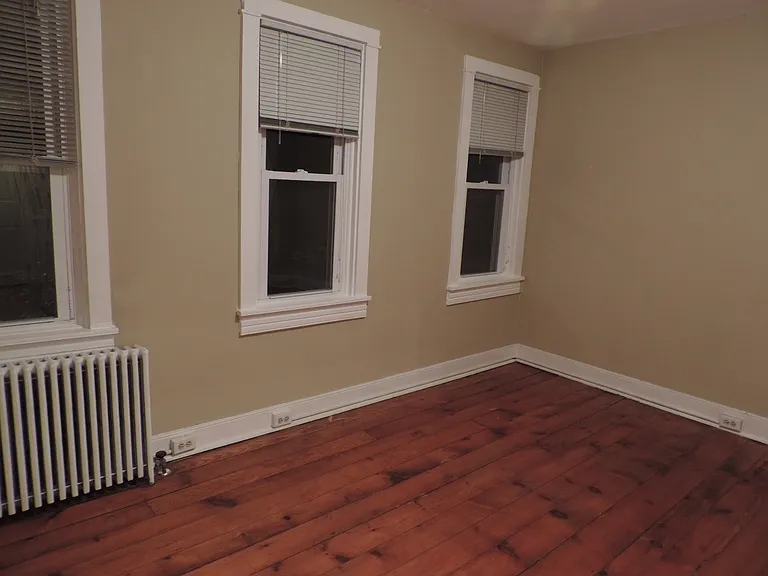 412 W Orange St — Photo 11