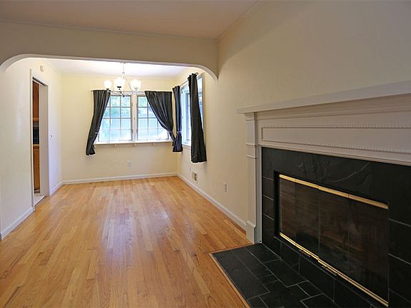 5th image of 2345 Dartmouth St
