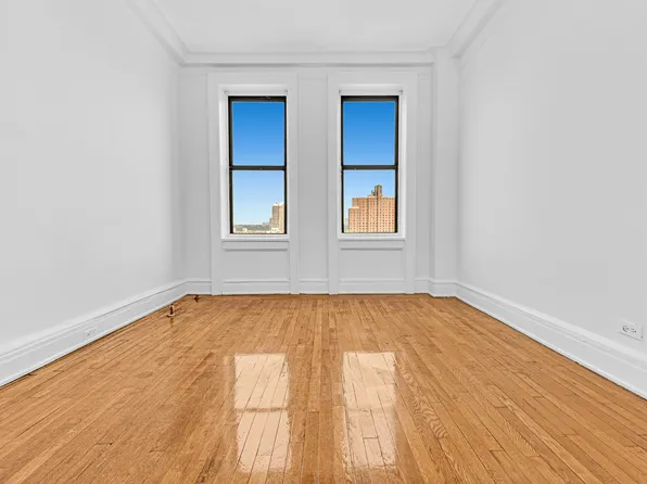 409 Edgecombe Avenue image 9 of 13