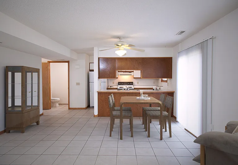 1414 Glenridge Dr — Photo 3