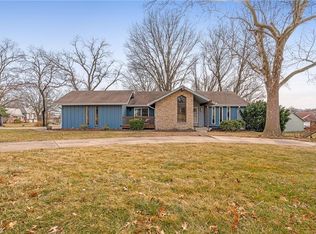 131 Seneca Ln, Lake Winnebago, MO 64034