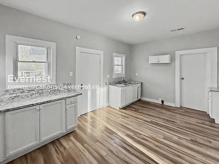 4 bed, 1.0 bath, 1516 sqft, $995 — Photo 2