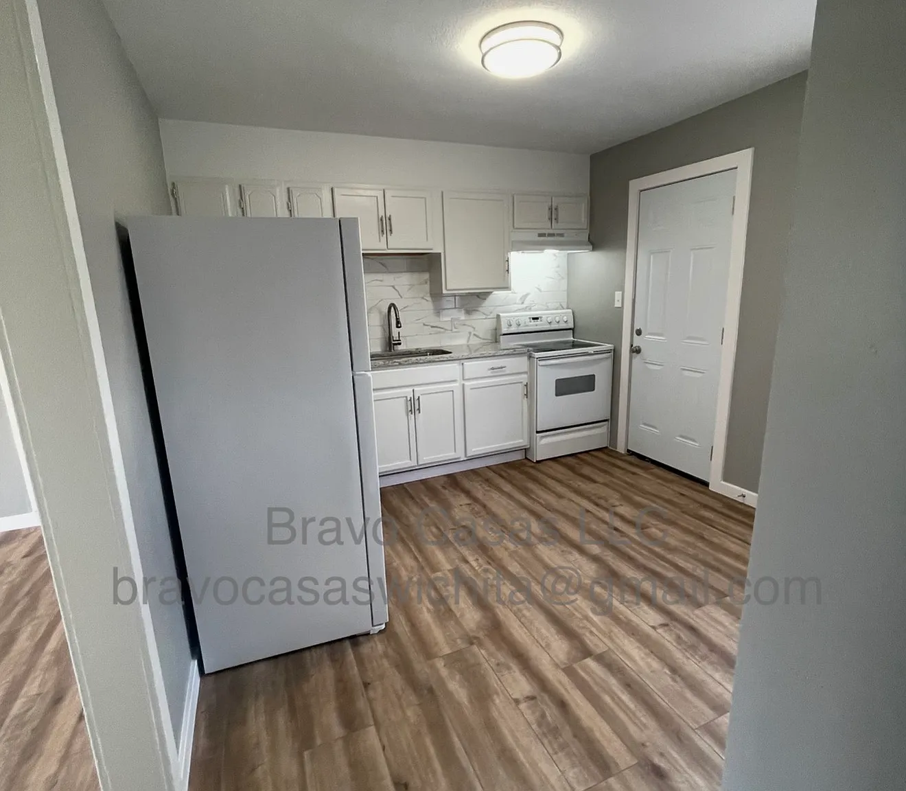 2221 S Glendale St — Photo 3