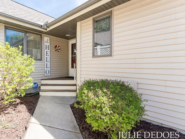 8 Summit Park Dr #8, Spring Lake, MI 49456