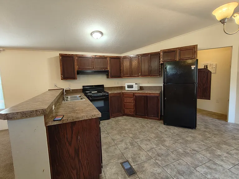3208 E Peachtree Ave — Photo 12