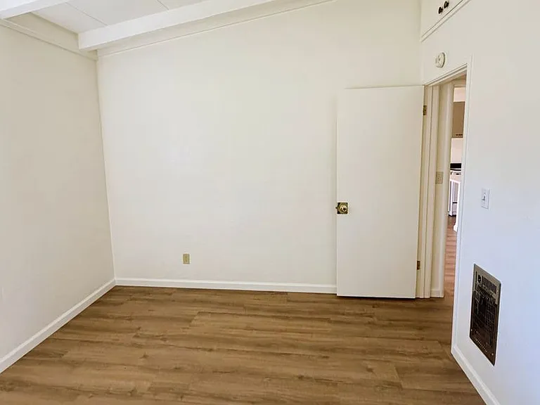 204 S Hortense St — Photo 3