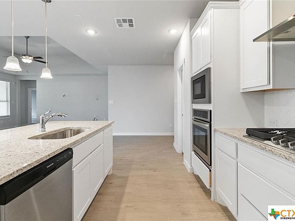 5th image of 931 Salzach Dr