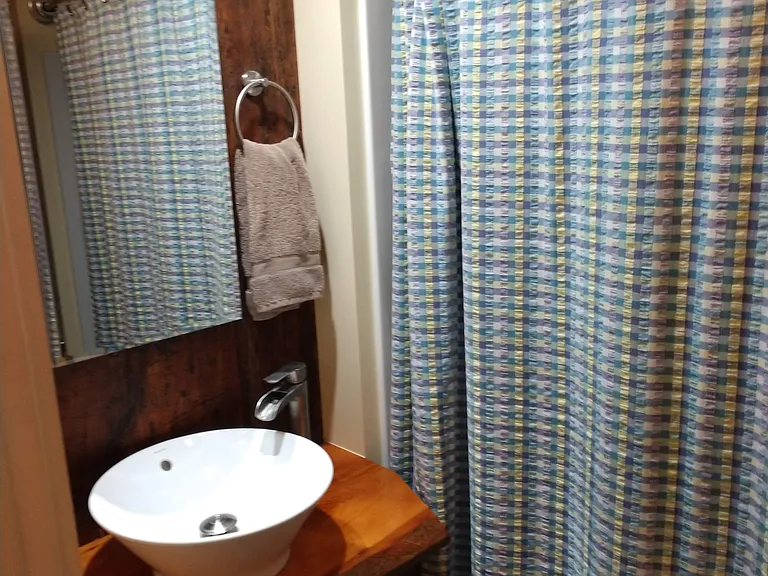 905 Snyder Hill Rd — Photo 2
