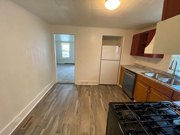 3rd image of 242 Chapel St APT 3