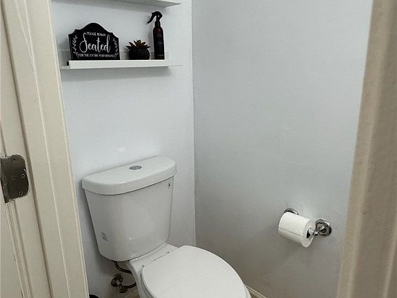 4th image of 241 Blue Bay Ln