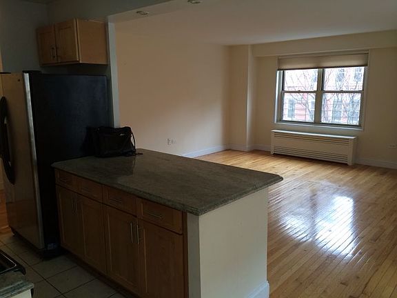 3rd image of 36 W 93rd St