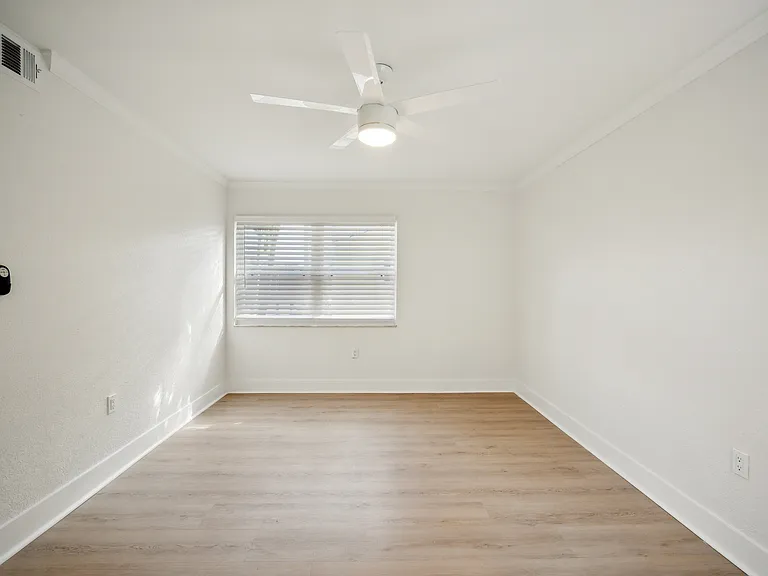 3001 W Horatio St — Photo 9