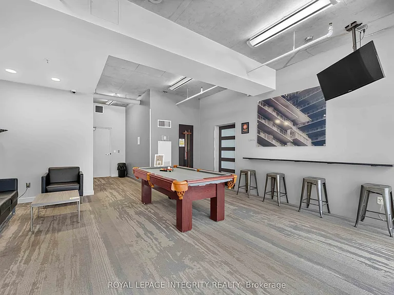 180 York St #909 — Photo 25