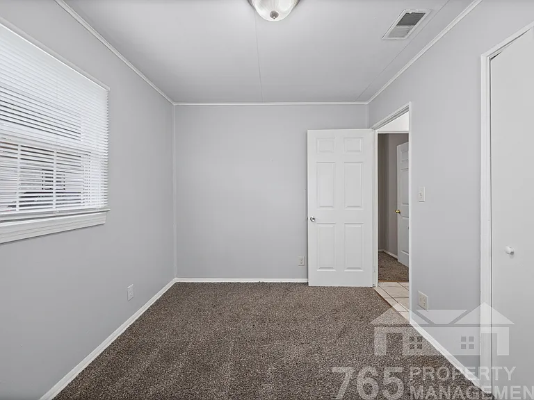 1916 N 27th St — Photo 6