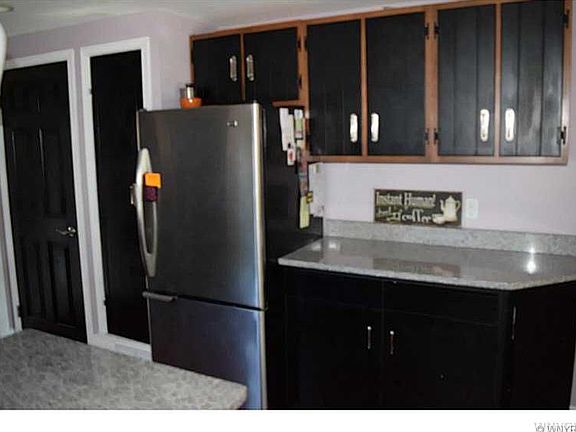 4th image of 363 Fayette Ave
