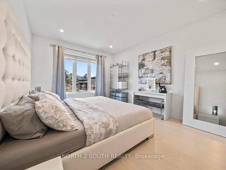 118 Berkely St — Photo 18