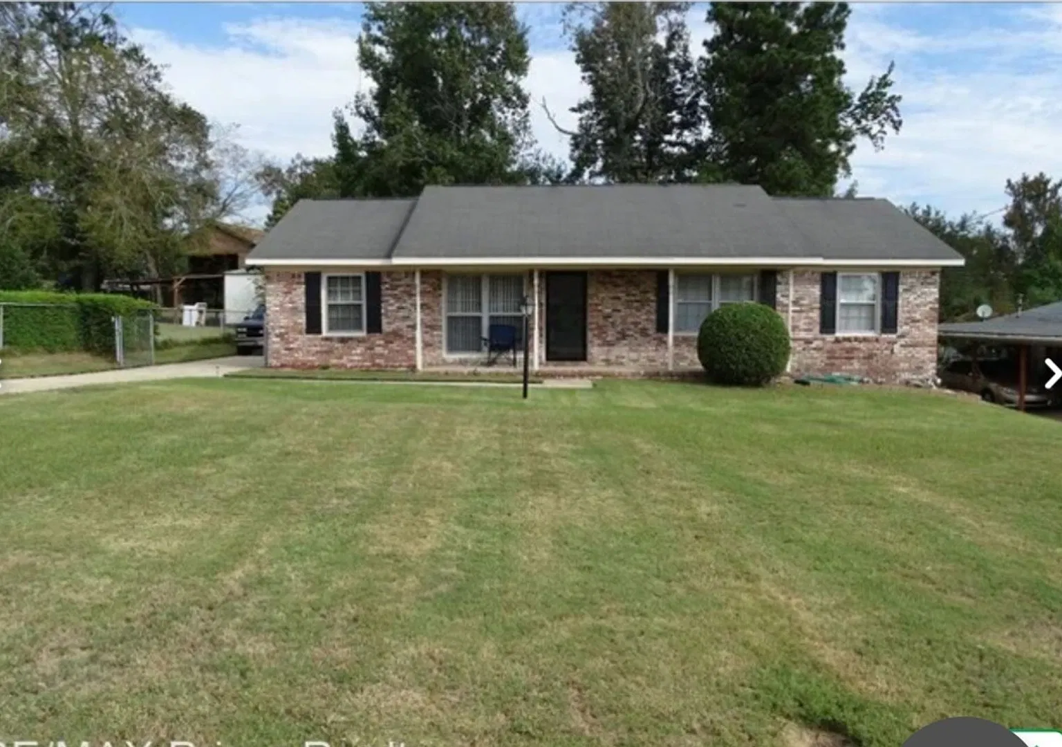 Centrally Located, 3Bedrooms 2 Baths fenced yard — Photo 1