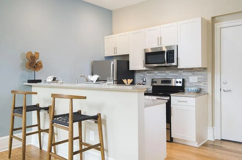 SCHENLEY APARTMENTS — Photo 4