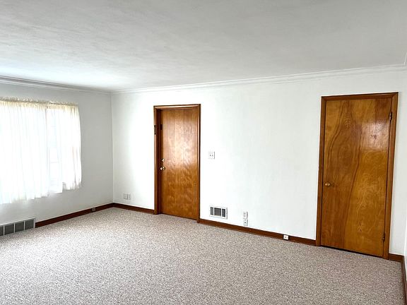 5th image of 2202 N Rockton Ave