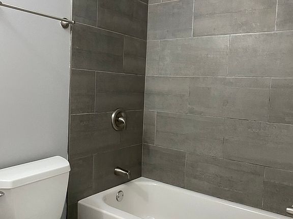 4th image of 10429 S Longwood Ln #1
