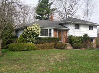 11 Joseph St, Chestnut Ridge, NY 10977