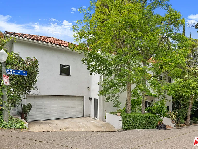 2065 Watsonia Ter — Photo 30