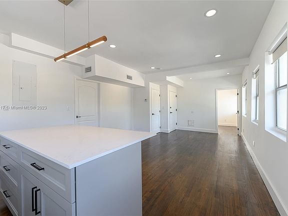 3rd image of 557 Meridian Ave #B