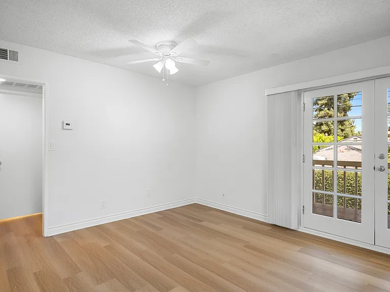 4248 Troost Ave #4 — Photo 11