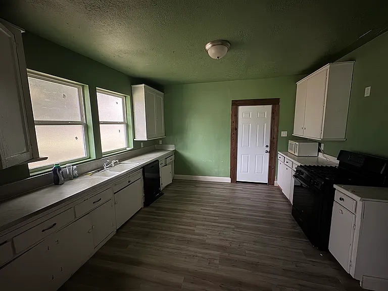 3418 S Harwood St — Photo 6