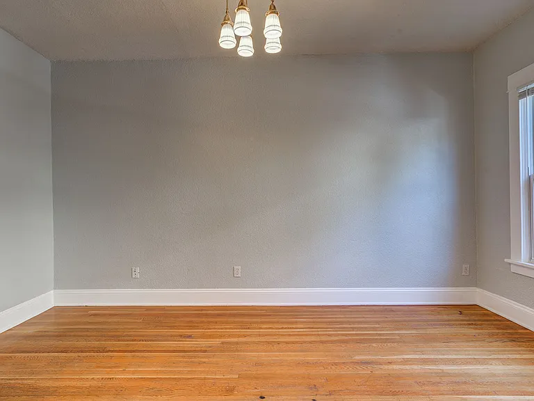 2110 NW Flanders St — Photo 36
